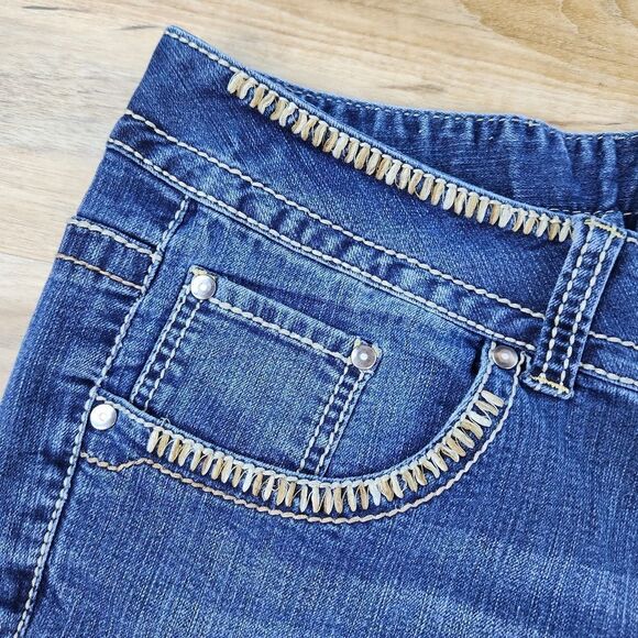 💇‍♀️Lane Bryant Blue Denim Tan Embroider Capri Jeans Size 18 - Picture 7 of 10
